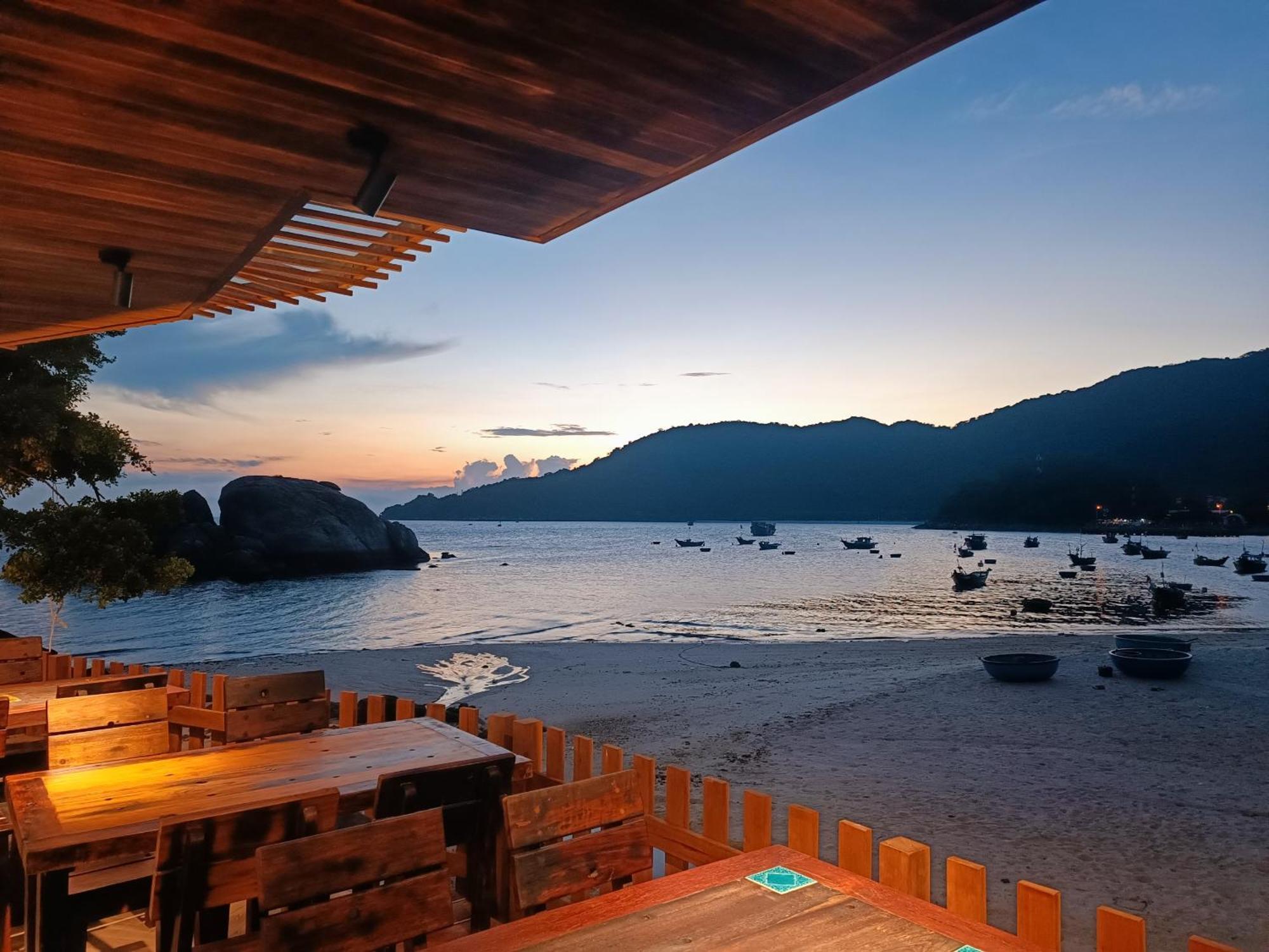 The Coral Homestay & Pub Tân Hiệ Extérieur photo